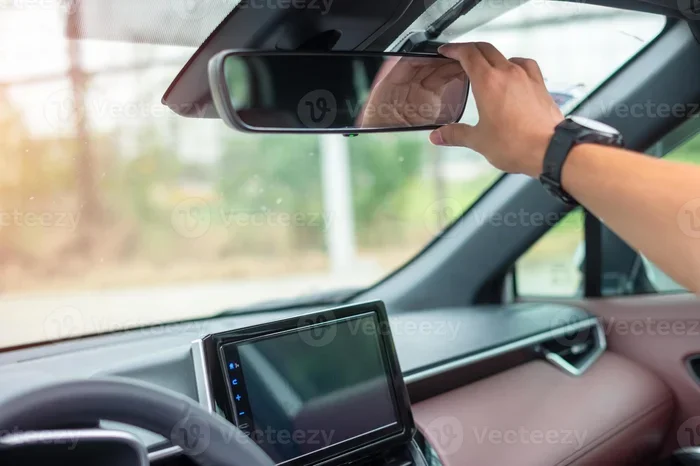 Is Your Mirror in Middle of Car Positioned Correctly