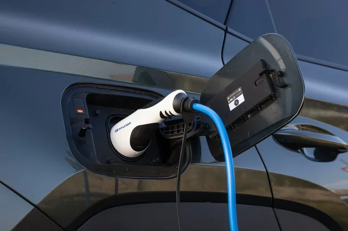 Does a Hybrid Recharge While Driving or Stand Still