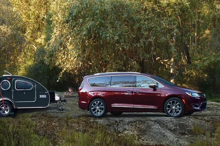 Is There a Minivan That Can Tow 5 Passengers Safely