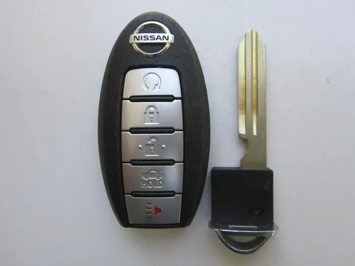 Do Nissan Altimas Lock Automatically When You Park